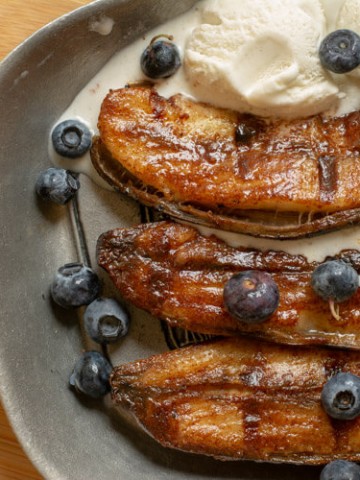Grilled Honey Cinnamon Bananas with Blueberries